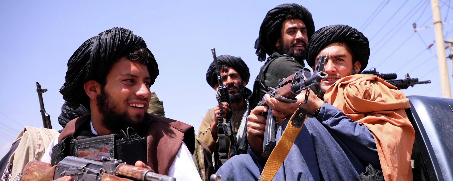 Las fuerzas talibanes patrullan frente al Aeropuerto Internacional Hamid Karzai en Kabul, Afganistán, 2 de septiembre de 2021 - Sputnik Mundo, 1920, 07.09.2021