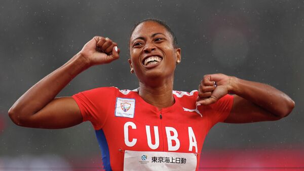 Omara Durand Elias, deportista paralímpica de Cuba, celebra su medalla de oro en los Juegos Paralímpicos de Tokio 2020, el 4 de septiembre del 2021 - Sputnik Mundo