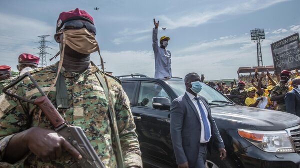 Alpha Conde, presidente de Guinea, durante un acto de campaña electoral en Conakry, el 18 de octubre del 2020 - Sputnik Mundo