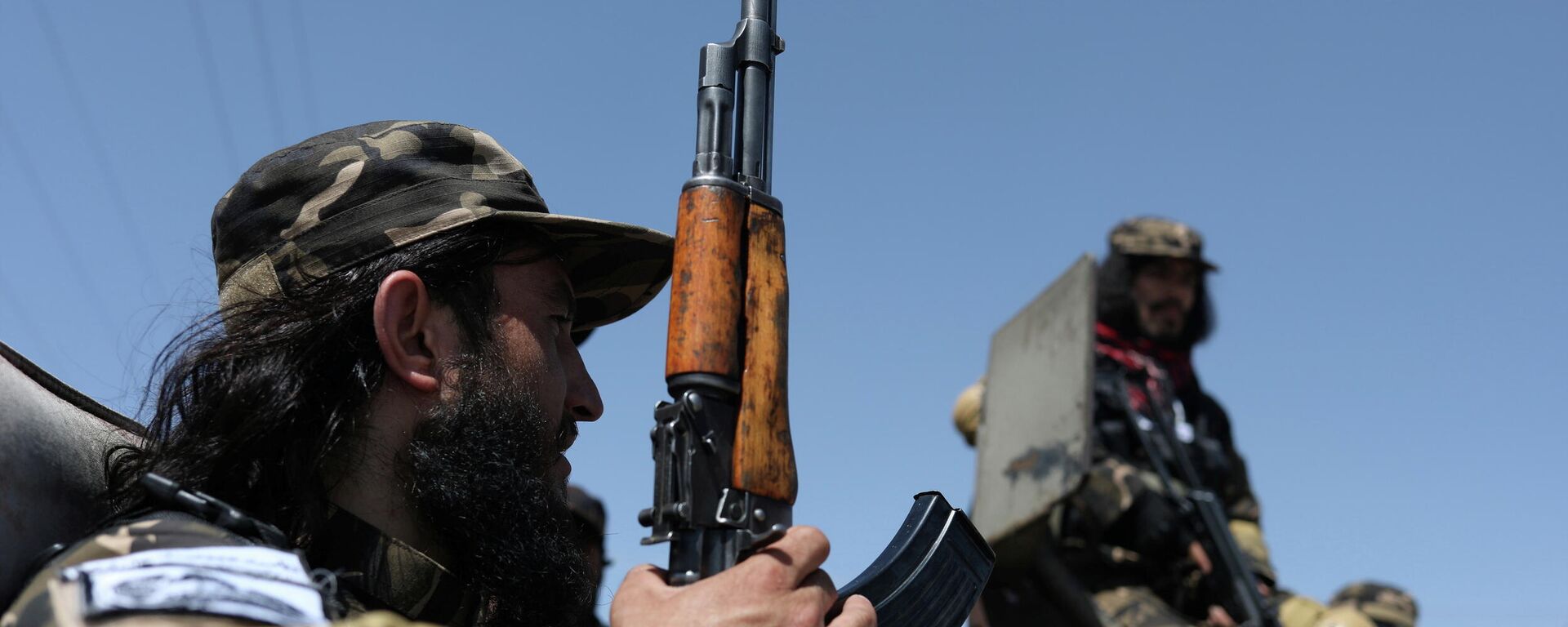 Miembros de las Fuerzas Especiales de Inteligencia de los talibanes vigilan el aeródromo militar de Kabul - Sputnik Mundo, 1920, 06.09.2021
