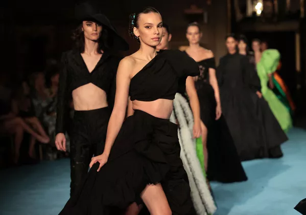 Modelos presentan la nueva colección de Christian Siriano en la Semana de la Moda de Nueva York. Modelos presentan la nueva colección de Christian Siriano en la Semana de la Moda de Nueva York. - Sputnik Mundo