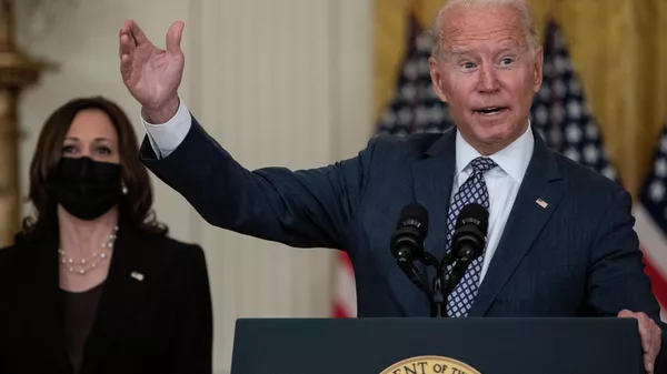 Presidente de EEUU, Joe Biden, junto a su vicepresidenta, Kamala Harris - Sputnik Mundo