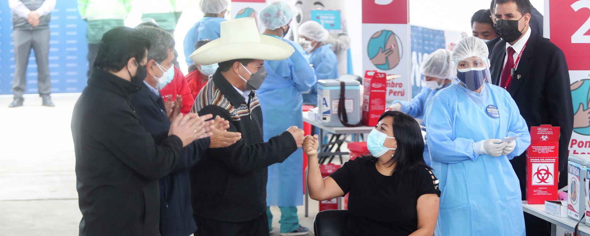 Pedro Castillo en campaña de vacunación contra el COVID-19 Pedro Castillo en campaña de vacunación contra el COVID-19 - Sputnik Mundo, 1920, 17.09.2021