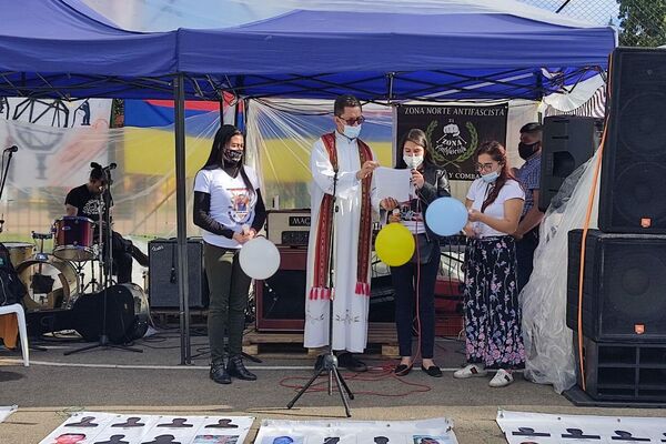 Familiares de las víctimas que murieron en medio de protestas contra la policía hace un año, les hicieron un homenaje este jueves en la zona del Verbenal, norte de Bogotá, epicentro de las manifestaciones - Sputnik Mundo