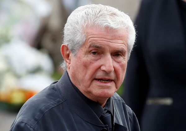 El destacado director de cine francés Claude Lelouch cerca de la iglesia de Saint-Germain-des-Pres. - Sputnik Mundo