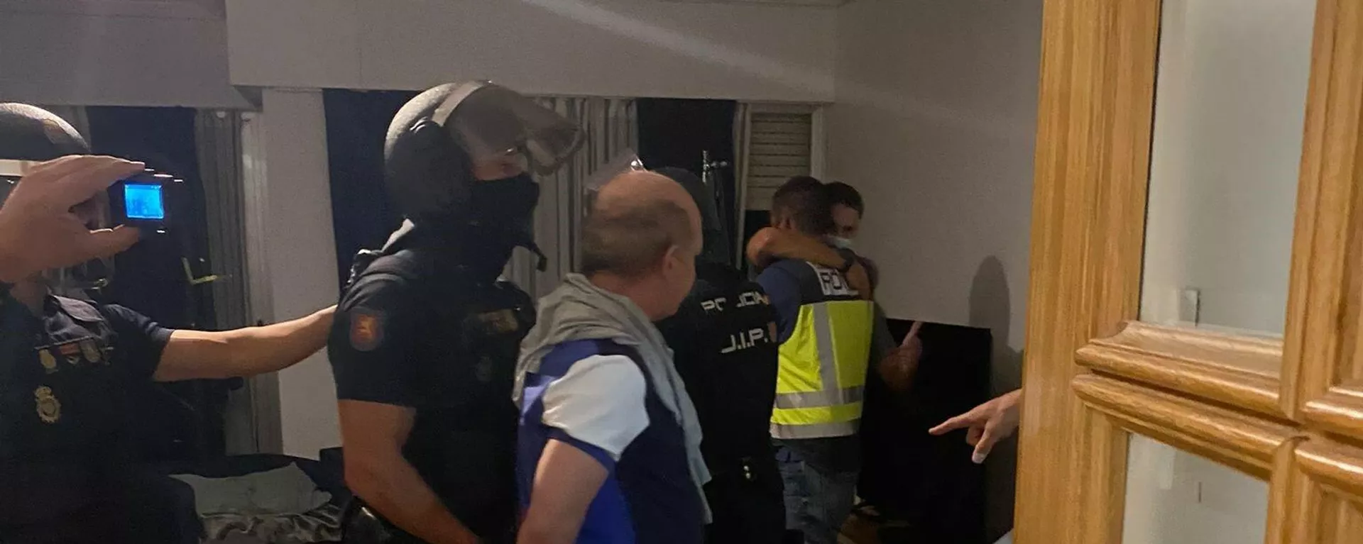 Momento de la detención de Hugo Carvajal, buscado por la Justicia para su extradición a EEUU Momento de la detención de Hugo Carvajal, buscado por la Justicia para su extradición a EEUU - Sputnik Mundo, 1920, 29.10.2021