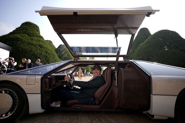 El primer propietario de este vehículo único fue un príncipe saudí que lo compró por unos 180.000 dólares. En aquella época, costaba cinco veces más que cualquier otro auto de la marca británica.En la foto: el dueño actual del auto, el empresario y emprendedor estadounidense Phillip Sarofim.    - Sputnik Mundo