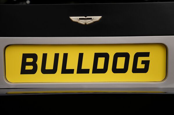 Originalmente fue diseñado para ser el coche más rápido del mundo entre los fabricados en serie. Así, en una prueba en pista cerrada logró llegar hasta una velocidad de 302 km/h y Aston Martin planeaba que pudiera llegar hasta los 380 km/h. - Sputnik Mundo