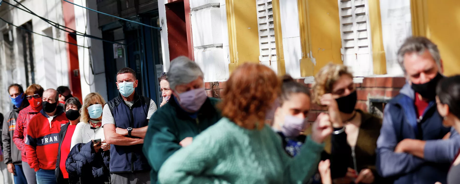 Argentinos votan en las elecciones legislativas primarias en Buenos Aires, el 12 de septiembre del 2021 Argentinos votan en las elecciones legislativas primarias en Buenos Aires, el 12 de septiembre del 2021 - Sputnik Mundo, 1920, 12.09.2021