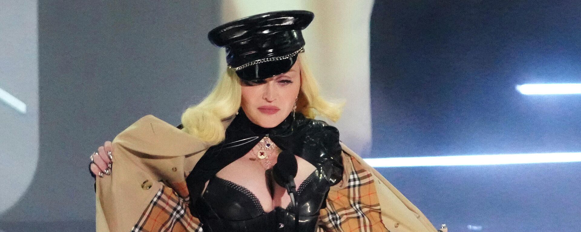 Madonna en el escenario de los VMAs - Sputnik Mundo, 1920, 28.06.2023