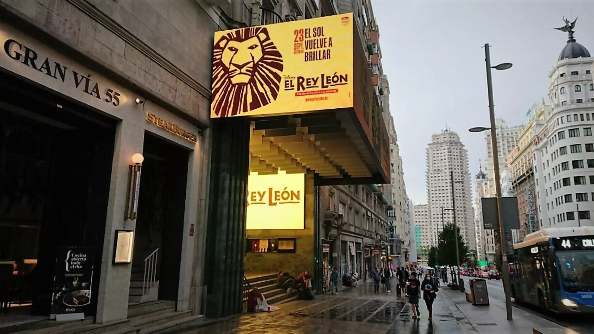 Cartel del musical 'El Rey León' en la Gran Vía de Madrid Cartel del musical 'El Rey León' en la Gran Vía de Madrid - Sputnik Mundo, 1920, 14.09.2021