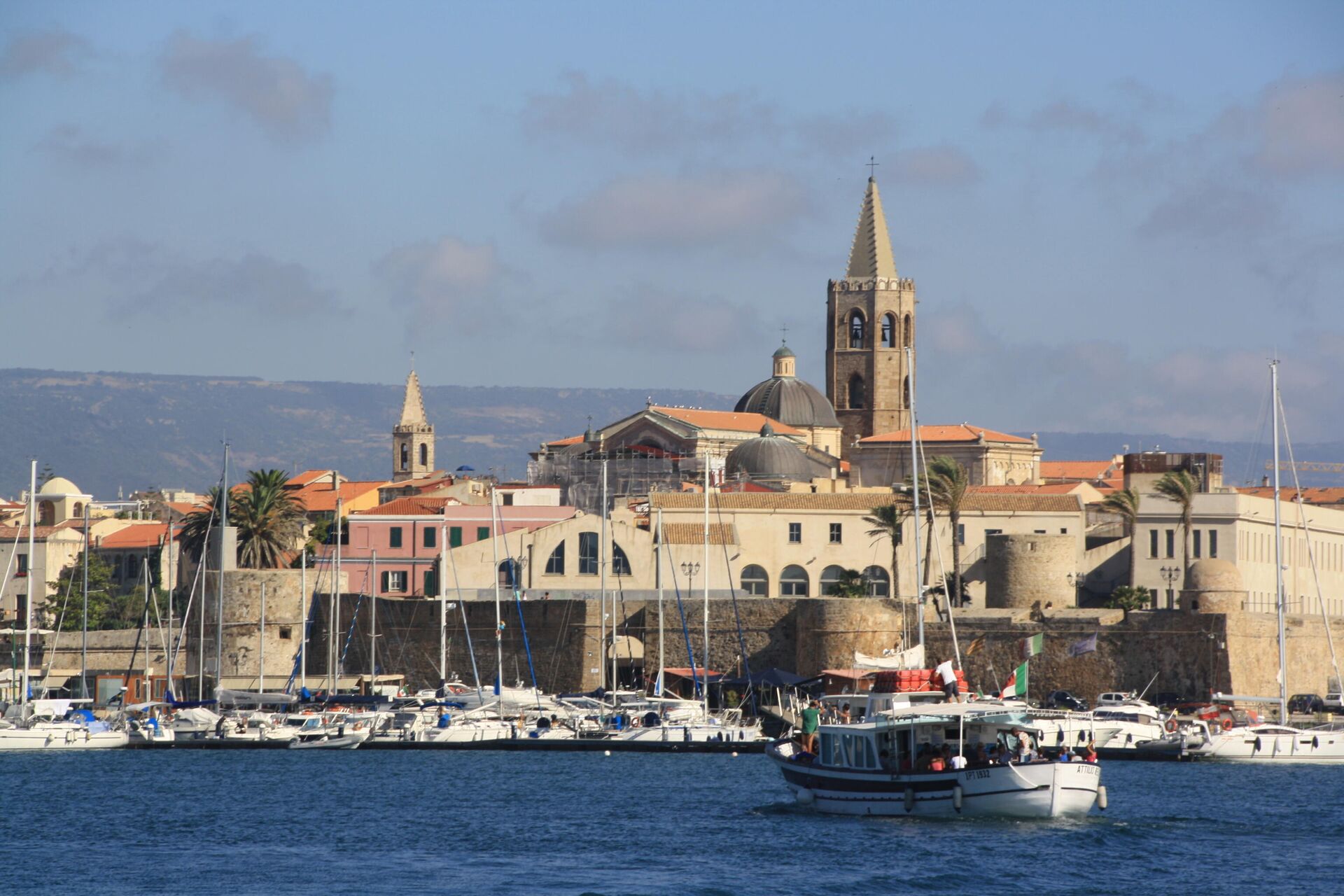 La ciudad de Alguer (Italia) desde el mar - Sputnik Mundo, 1920, 14.09.2021