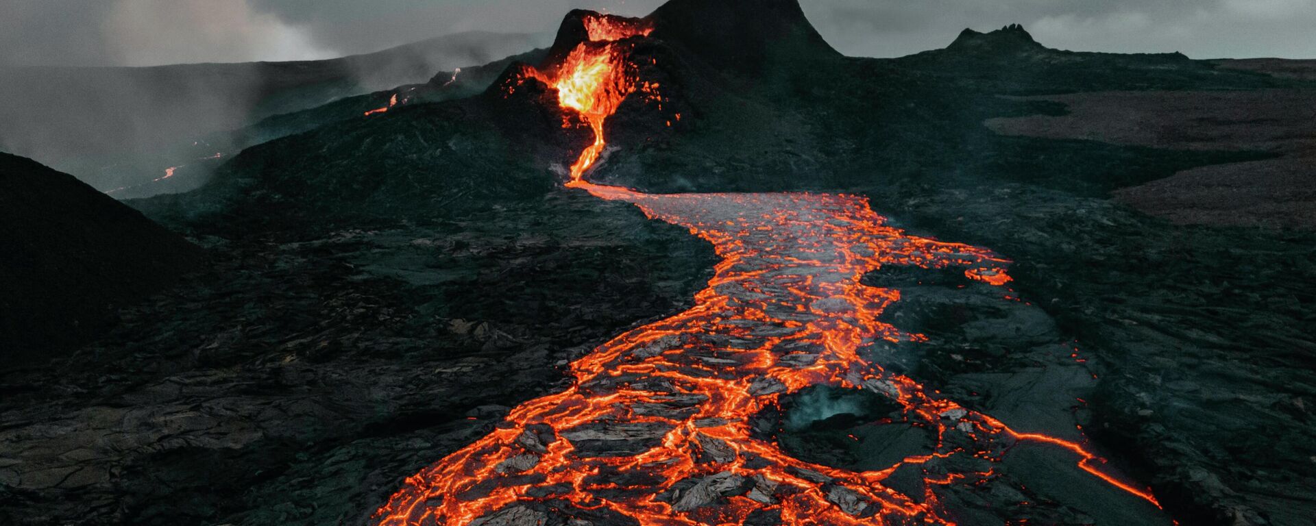 La erupción de un volcán - Sputnik Mundo, 1920, 15.09.2021