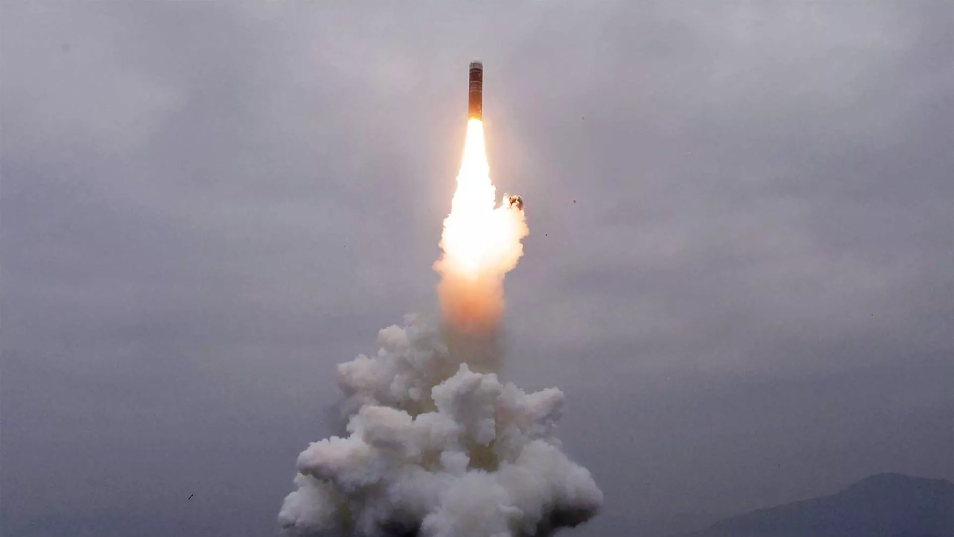 El lanzamiento del misil SLBM