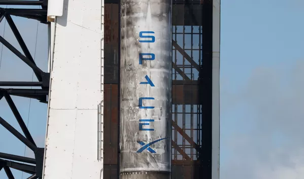 El cohete Falcon 9 transportó la nave espacial reutilizable Crew Dragon Resilience que fue lanzada desde Cabo Cañaveral, en la Florida. SpaceX anunció el éxito del lanzamiento en su página web oficial.En la foto: SpaceX Falcon 9 con la cápsula Crew Dragon antes del lanzamiento. El cohete Falcon 9 transportó la nave espacial reutilizable Crew Dragon Resilience que fue lanzada desde Cabo Cañaveral, en la Florida. SpaceX anunció el éxito del lanzamiento en su página web oficial.En la foto: SpaceX Falcon 9 con la cápsula Crew Dragon antes del lanzamiento. - Sputnik Mundo