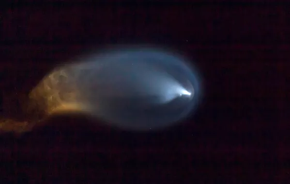 Así, el vehículo de lanzamiento Falcon 9 con la nave espacial Crew Dragon fue lanzado desde Cabo Cañaveral. Así, el vehículo de lanzamiento Falcon 9 con la nave espacial Crew Dragon fue lanzado desde Cabo Cañaveral. - Sputnik Mundo
