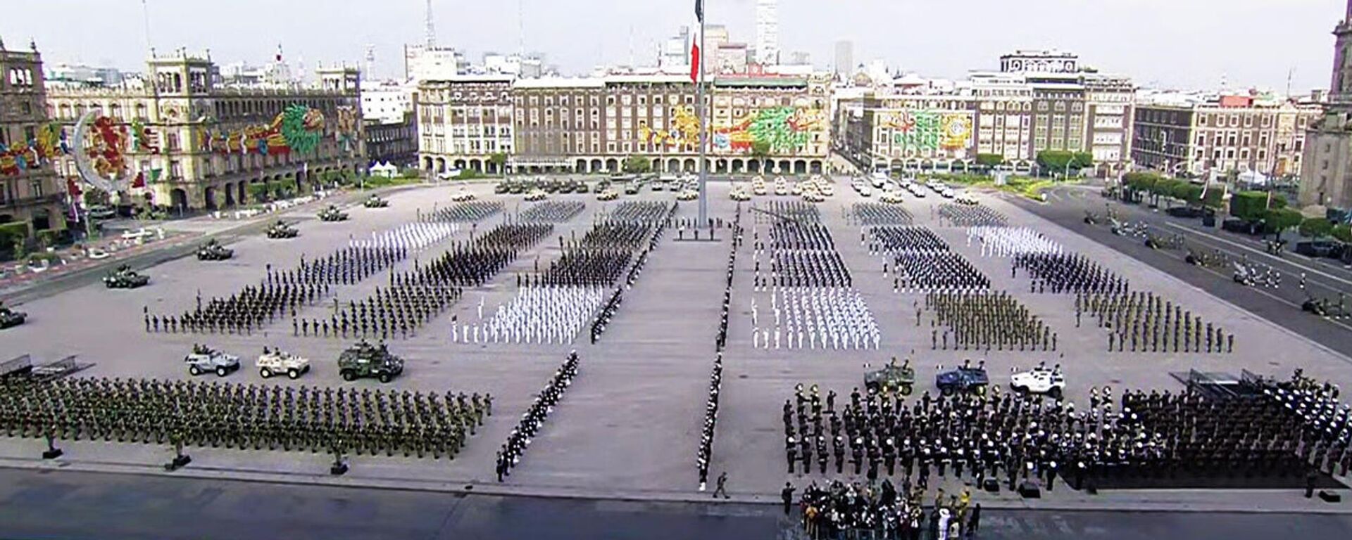 Desfile militar en México por los 200 años de la consumación de la Independencia Desfile militar en México por los 200 años de la consumación de la Independencia - Sputnik Mundo, 1920, 16.09.2021