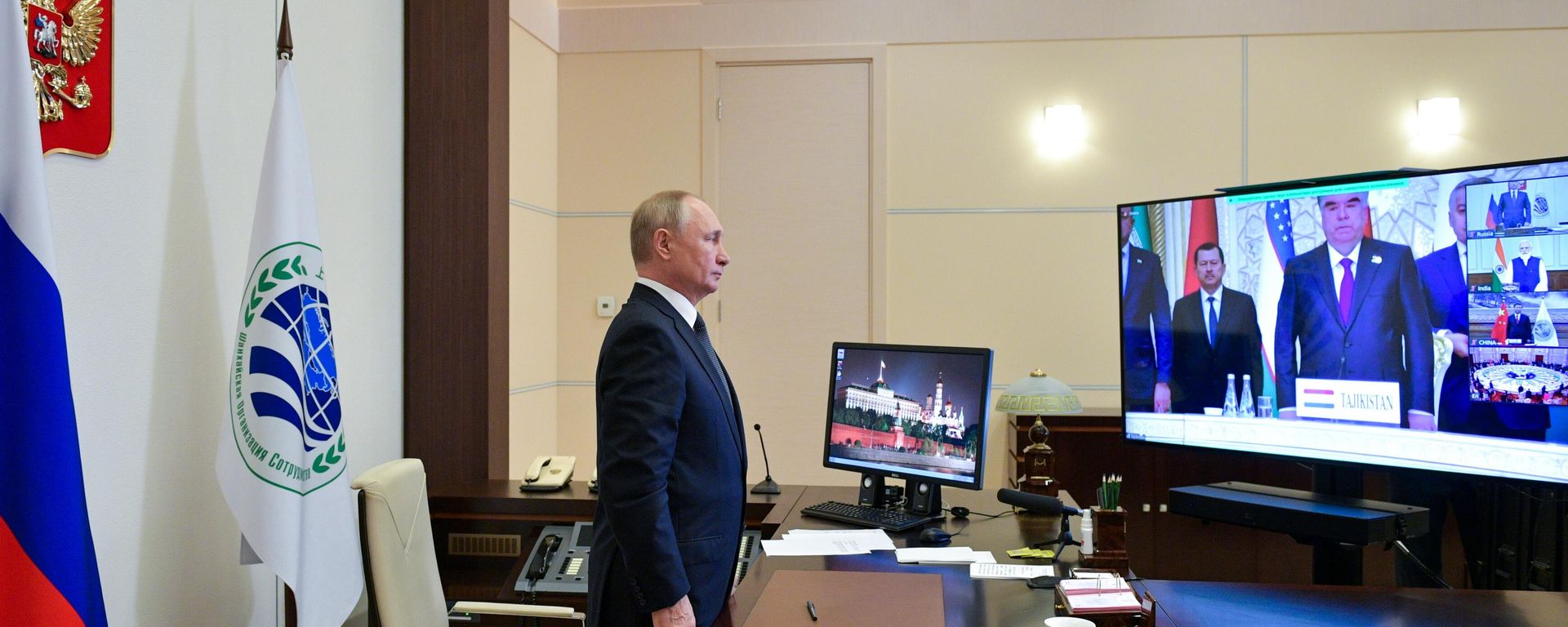 Vladímir Putin durante la cumbre de la Organización de Cooperación de Shanghái (OCS) - Sputnik Mundo, 1920, 17.09.2021