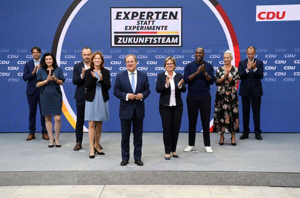 Armin Laschet presenta su equipo del futuro en la sede electoral en Berlín, Alemania. - Sputnik Mundo