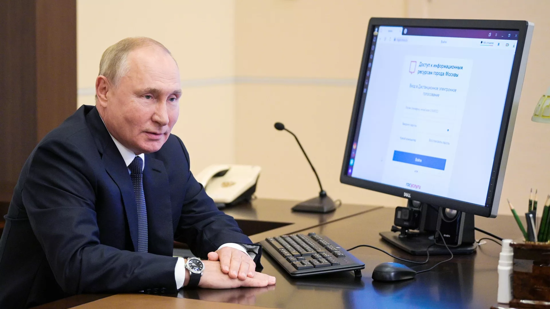 Putin vota de manera electrónica en las parlamentarias rusas Putin vota de manera electrónica en las parlamentarias rusas - Sputnik Mundo, 1920, 17.09.2021
