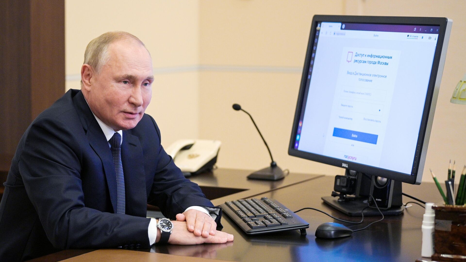Putin vota de manera electrónica en las parlamentarias rusas Putin vota de manera electrónica en las parlamentarias rusas - Sputnik Mundo, 1920, 17.09.2021