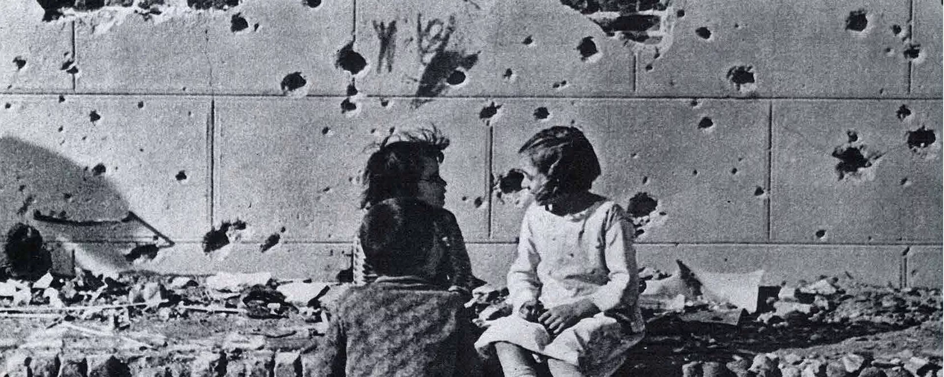 Portada de un periódico alemán con la foto de Robert Capa tomada en 1936 en el barrio de Vallecas (Madrid) - Sputnik Mundo, 1920, 21.09.2021