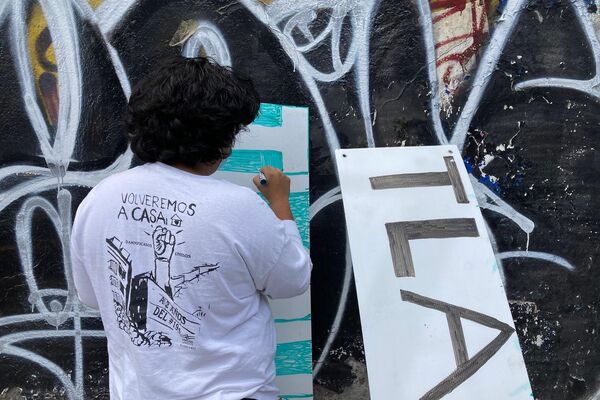 Conmemoración para las víctimas de los sismos de 2017 convocada por el Colectivo Daminificados Unidos, en los restos del derrumbe de Bolivar 168, colonia Obrera - Sputnik Mundo