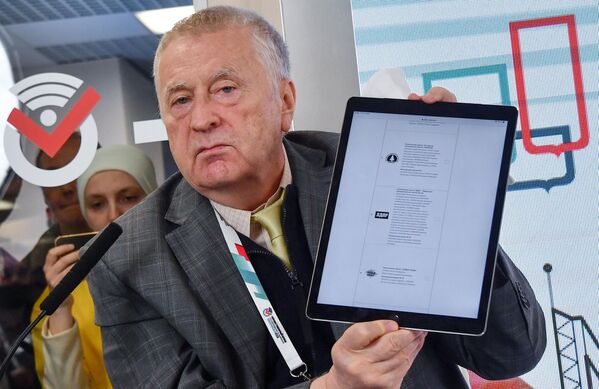 Vladímir Zhirinovski, líder del Partido Liberal Demócrata de Rusia (LDPR), en la sede para la observación de las elecciones en Moscú. - Sputnik Mundo