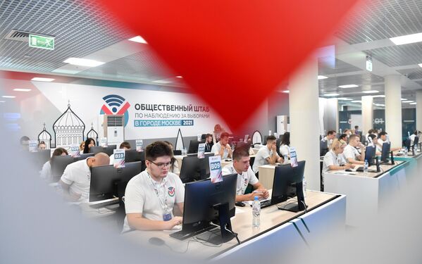 Operadores en el centro para la observación de las elecciones en Moscú. - Sputnik Mundo