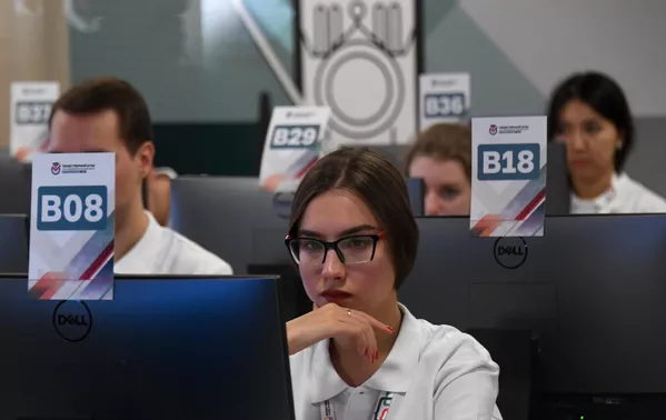 Operadores en el centro para la observación de las elecciones en Moscú. Operadores en el centro para la observación de las elecciones en Moscú. - Sputnik Mundo