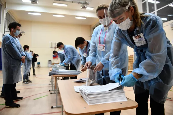 Recuento de las papeletas electorales en la ciudad de Ekaterimburgo. Recuento de las papeletas electorales en la ciudad de Ekaterimburgo. - Sputnik Mundo