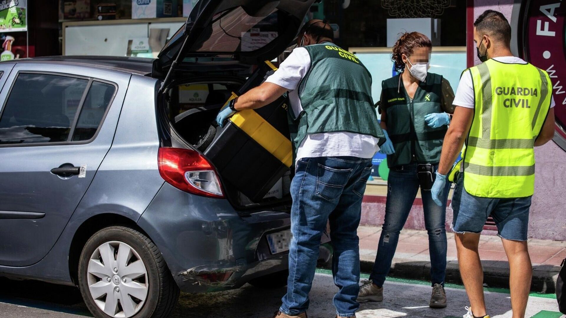 La Guardia Civil recoge pruebas de los dos apuñalamientos de Noelia de Mingo en El Molar (Madrid) La Guardia Civil recoge pruebas de los dos apuñalamientos de Noelia de Mingo en El Molar (Madrid) - Sputnik Mundo, 1920, 20.09.2021
