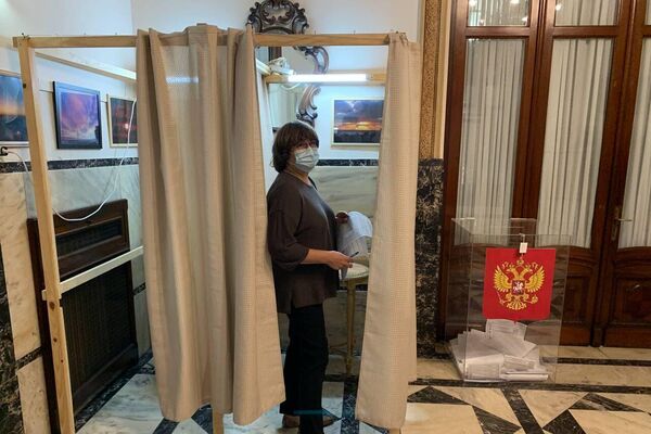 Rusos votan en las elecciones a la Duma de Estado en Uruguay - Sputnik Mundo