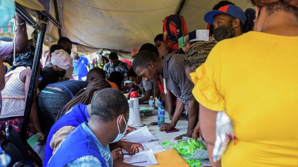 Migrantes haitianos a su llegada a Puerto Príncipe, Haití - Sputnik Mundo