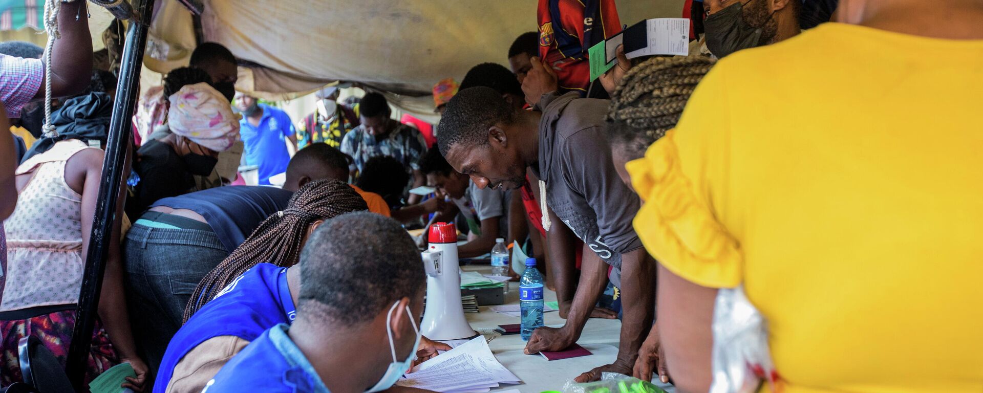 Migrantes haitianos a su llegada a Puerto Príncipe, Haití - Sputnik Mundo, 1920, 20.09.2021