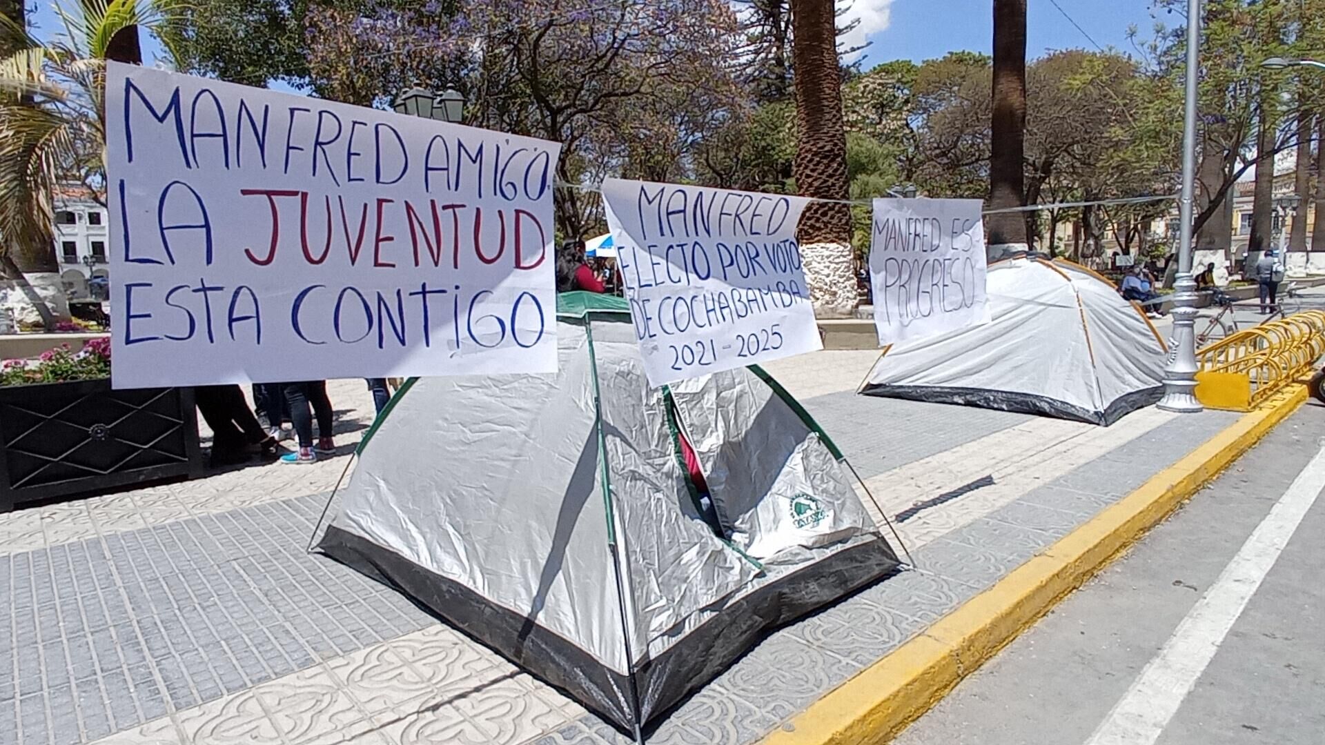 Vigilia frente a la Alcaldía de Cochabamba en defensa de la gestión del alcalde, Manfred Reyes Villa - Sputnik Mundo, 1920, 21.09.2021