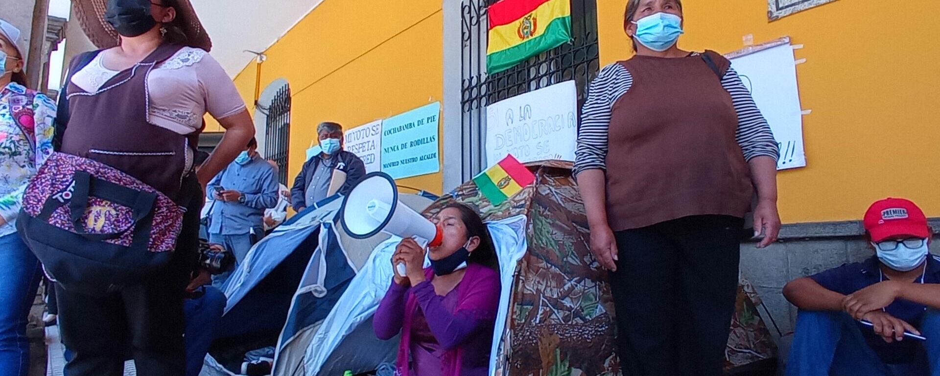 Vigilia frente a la Alcaldía de Cochabamba en defensa de la gestión del alcalde, Manfred Reyes Villa - Sputnik Mundo, 1920, 21.09.2021