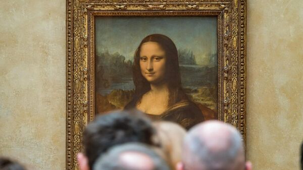 La pintura de la Mona Lisa en el museo del Louvre, en París - Sputnik Mundo