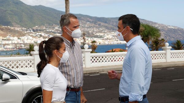 El rey Felipe VI y la reina Letizia en la isla de La Palma - Sputnik Mundo