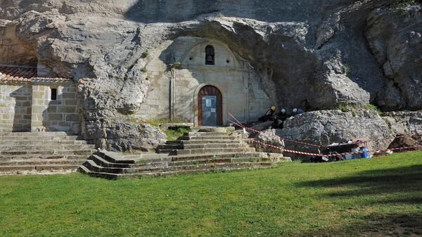 Pórtico de la ermita de San Tirso y San Bernabé (Burgos) - Sputnik Mundo