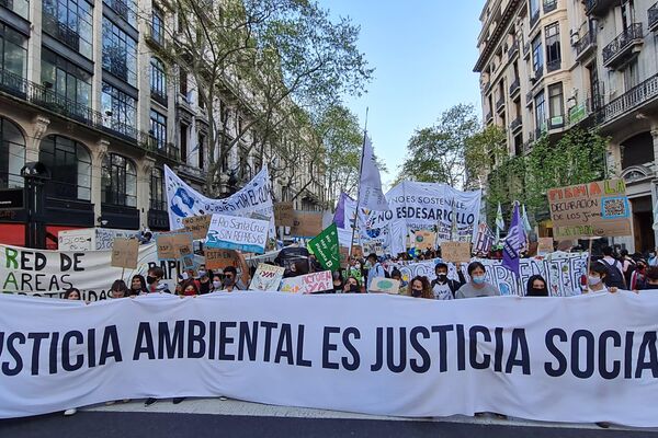 Marcha en Argentina contra la crisis climática - Sputnik Mundo