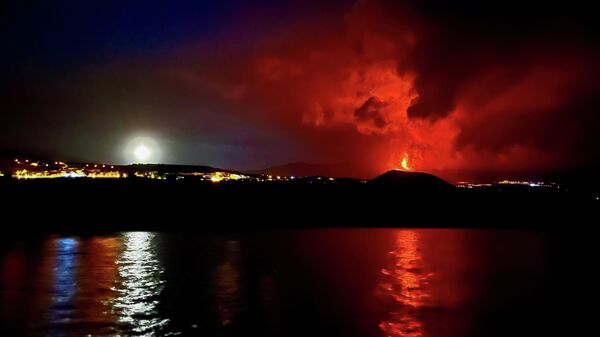 Erupción del volcán en La Palma - Sputnik Mundo