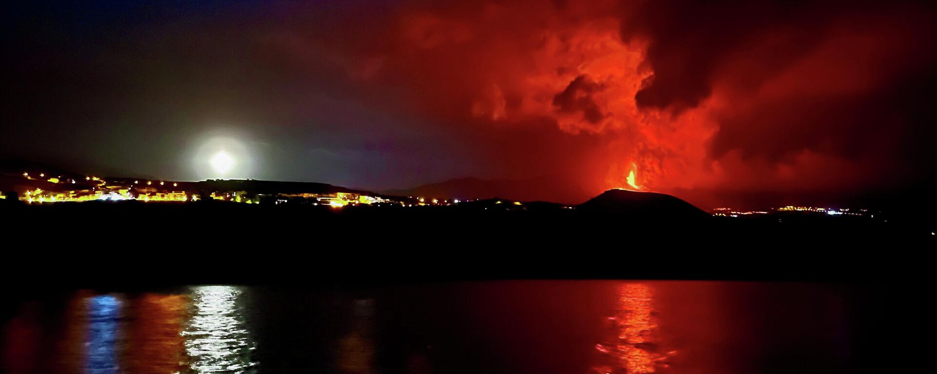 Erupción del volcán en La Palma Erupción del volcán en La Palma - Sputnik Mundo, 1920, 25.09.2021