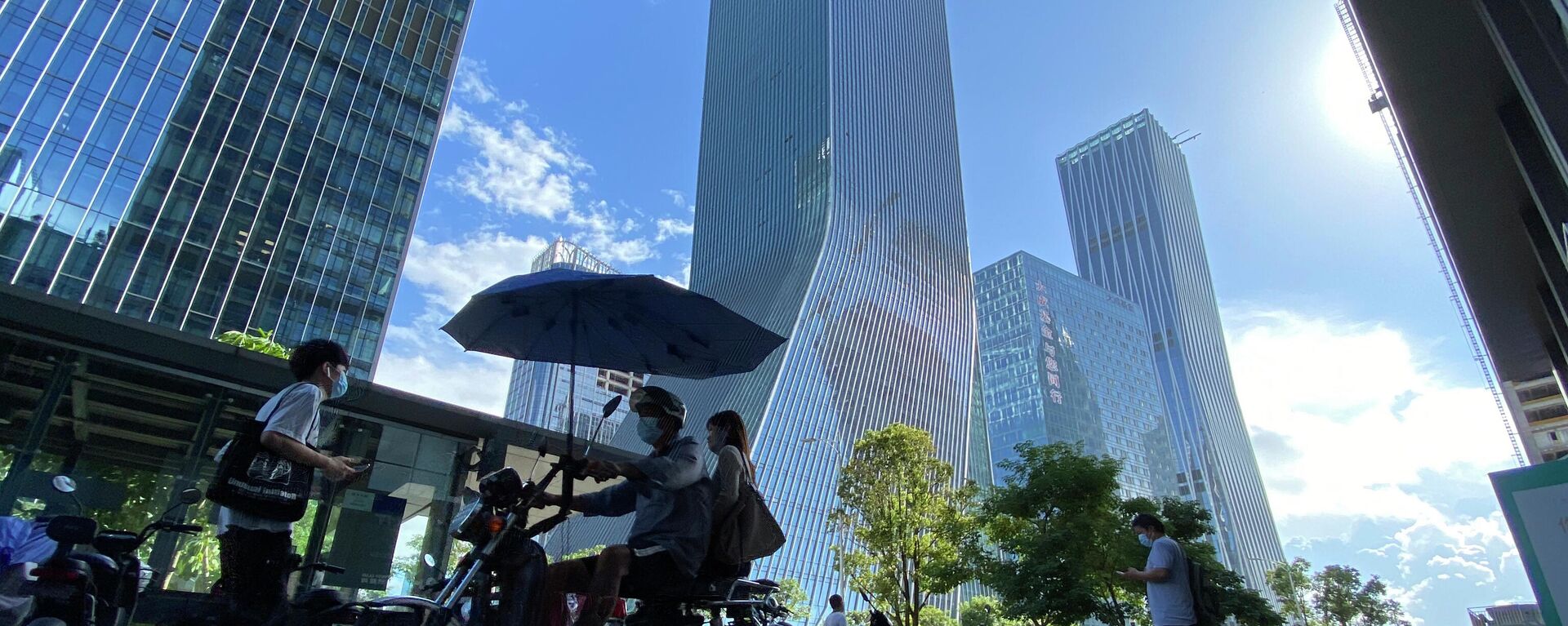 Protesta frente a la sede de Evergrande en Shenzhen (China), el 23 de septiembre del 2021 - Sputnik Mundo, 1920, 27.09.2021