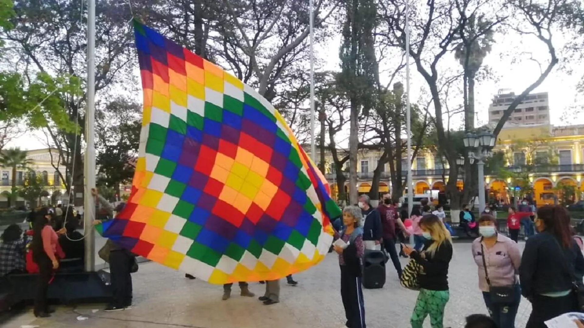 Acto de desagravio a la wiphala en Bolivia