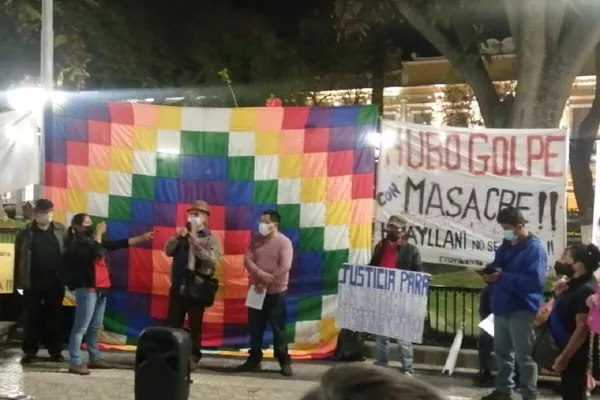 Acto de desagravio a la wiphala en Bolivia Acto de desagravio a la wiphala en Bolivia - Sputnik Mundo