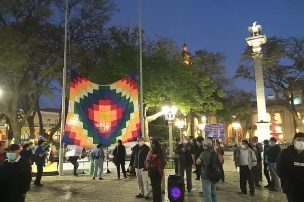 Acto de desagravio a la wiphala en Bolivia Acto de desagravio a la wiphala en Bolivia - Sputnik Mundo