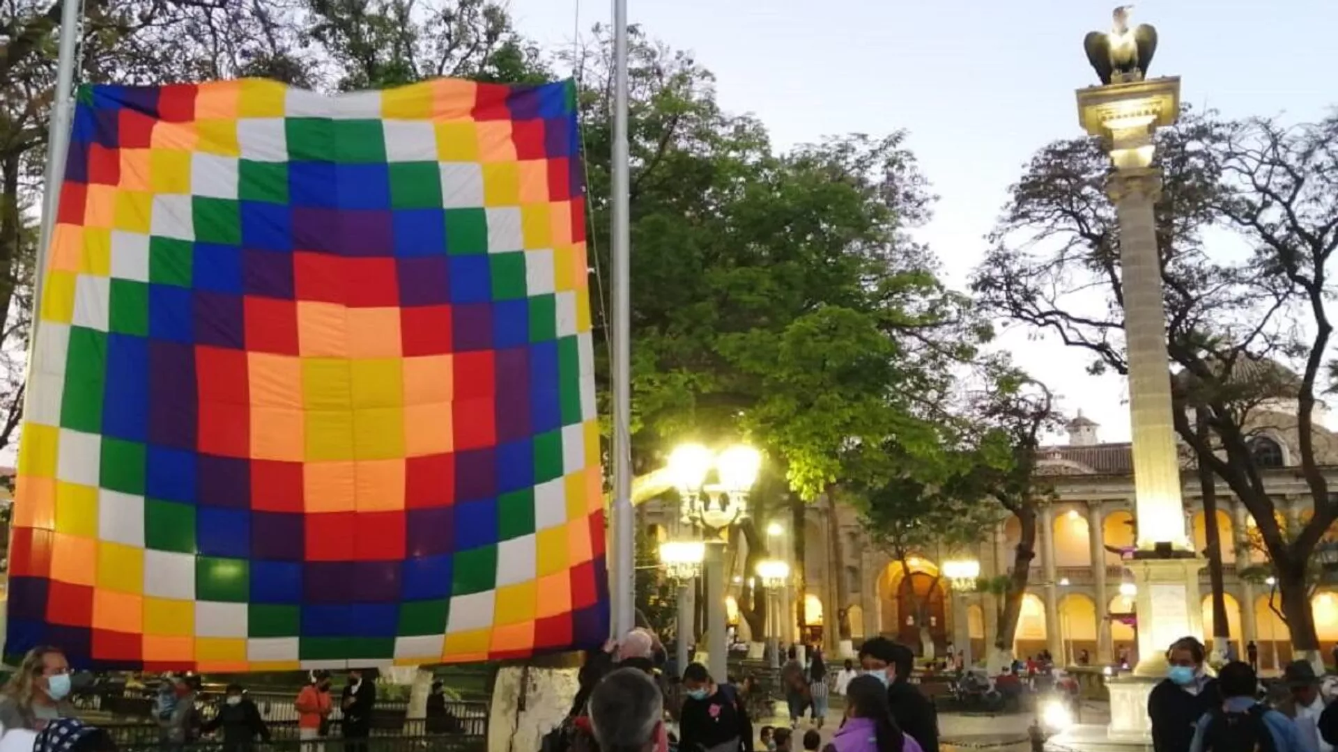 Acto de desagravio a la wiphala en Bolivia