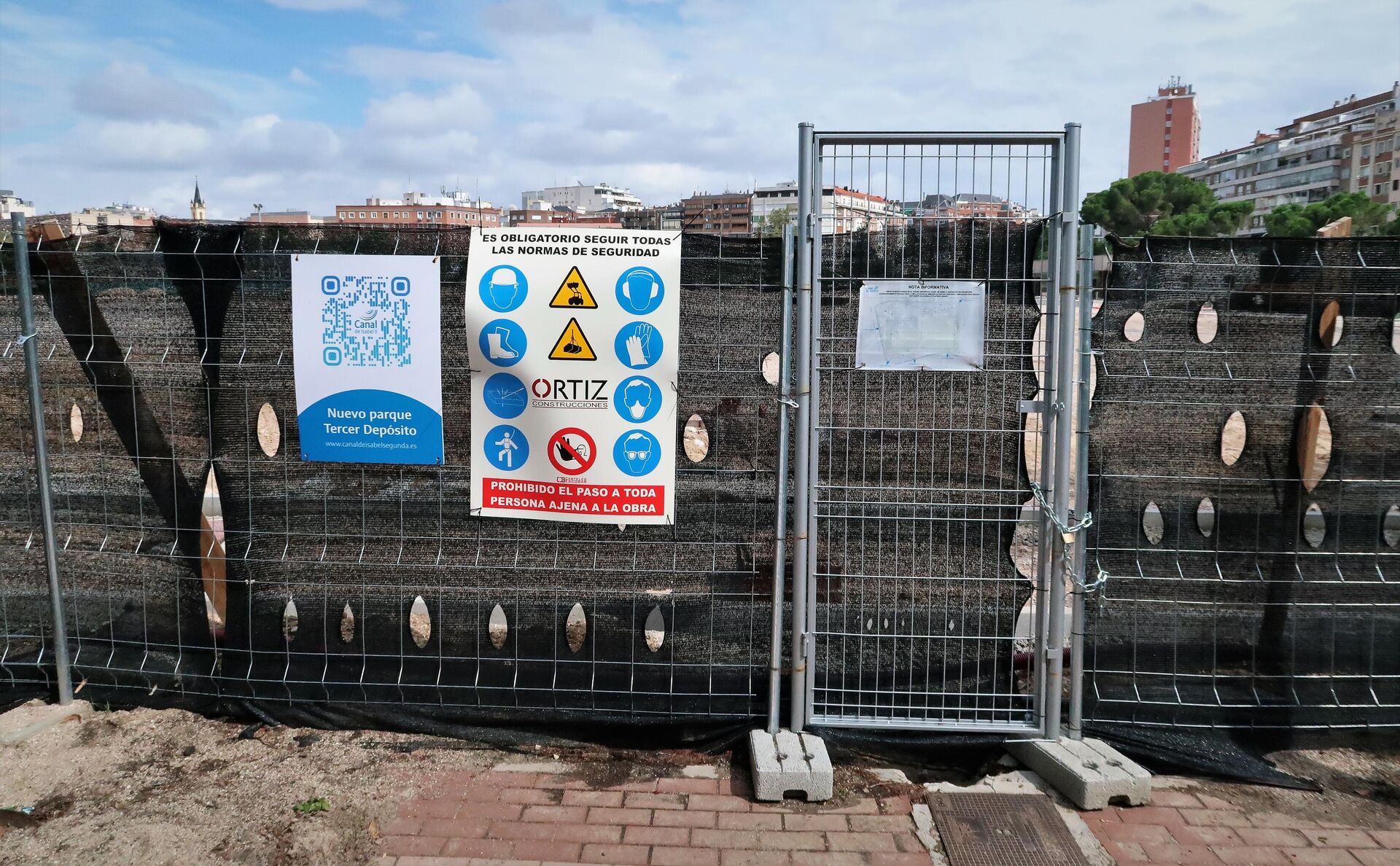 Vallas con nuevos carteles en el terreno de Chamberí donde se construyó el campo de golf - Sputnik Mundo, 1920, 29.09.2021