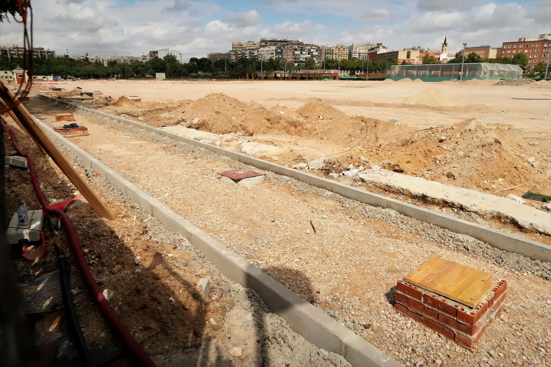 Obras para el nuevo proyecto en el terreno de Chamberí, en Madrid, donde se construyó el campo de golf - Sputnik Mundo, 1920, 29.09.2021